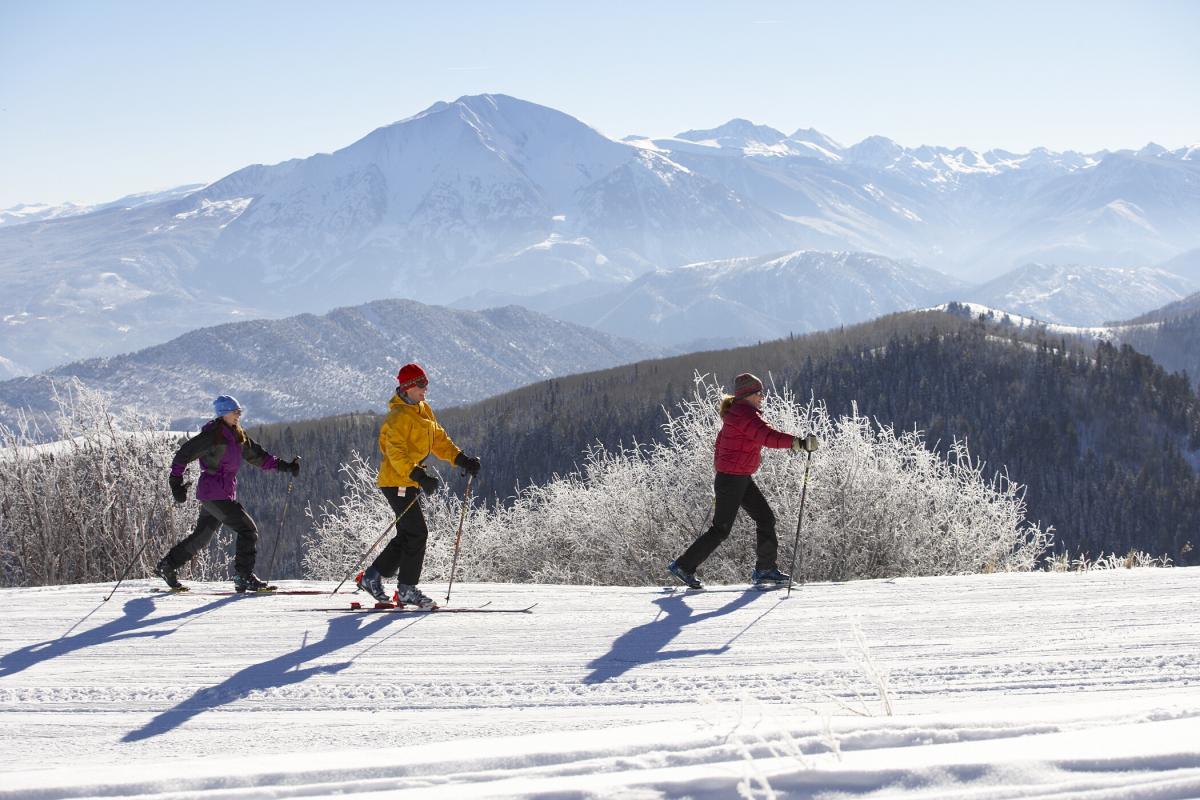 Group Cross-Country Skiing at Leonard's Lookout at Sunlight Mountain Resort