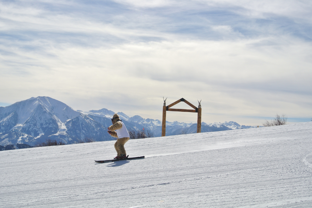 Two young kids taking lessons at Sunlight Ski & Ride School