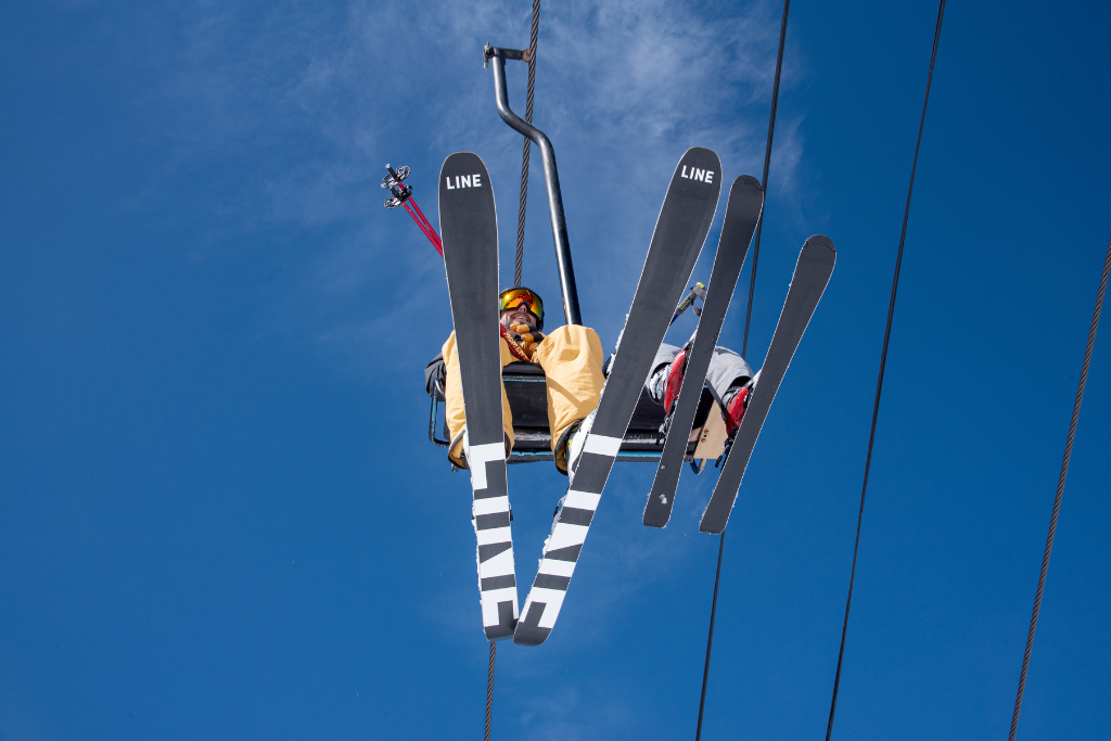 Skiers riding Primo Lift at Sunlight Mountain Resort